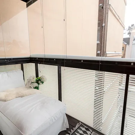 -- 2ndhomes Gorgeous And Modern 2br With Balcony -- Apartmán *