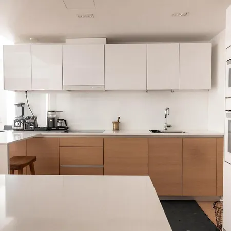 -- 2ndhomes Gorgeous And Modern 2br With Balcony -- Apartmán
