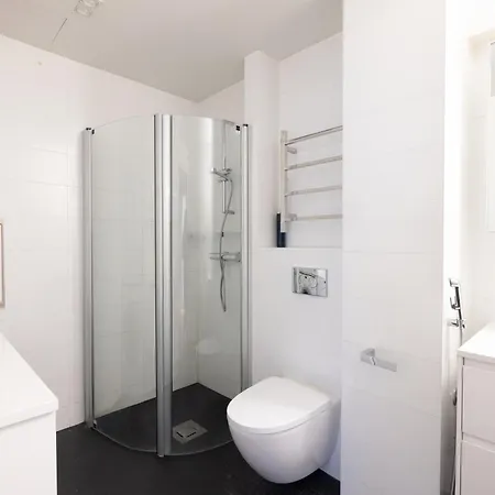 -- 2ndhomes Gorgeous And Modern 2br With Balcony -- Apartment