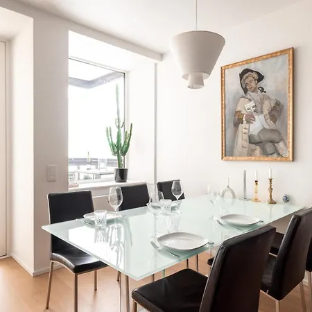 Apartment -- 2ndhomes Gorgeous And Modern 2br With Balcony -- *