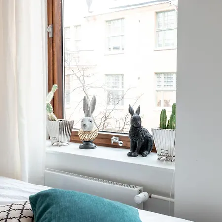 -- 2ndhomes Gorgeous And Modern 2br With Balcony -- Apartment