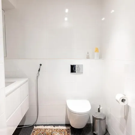 -- 2ndhomes Gorgeous And Modern 2br With Balcony -- Apartment *